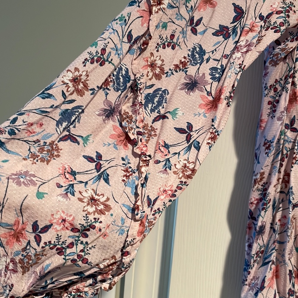 W5 floral mauve blouse. Size large - Picture 3 of 6